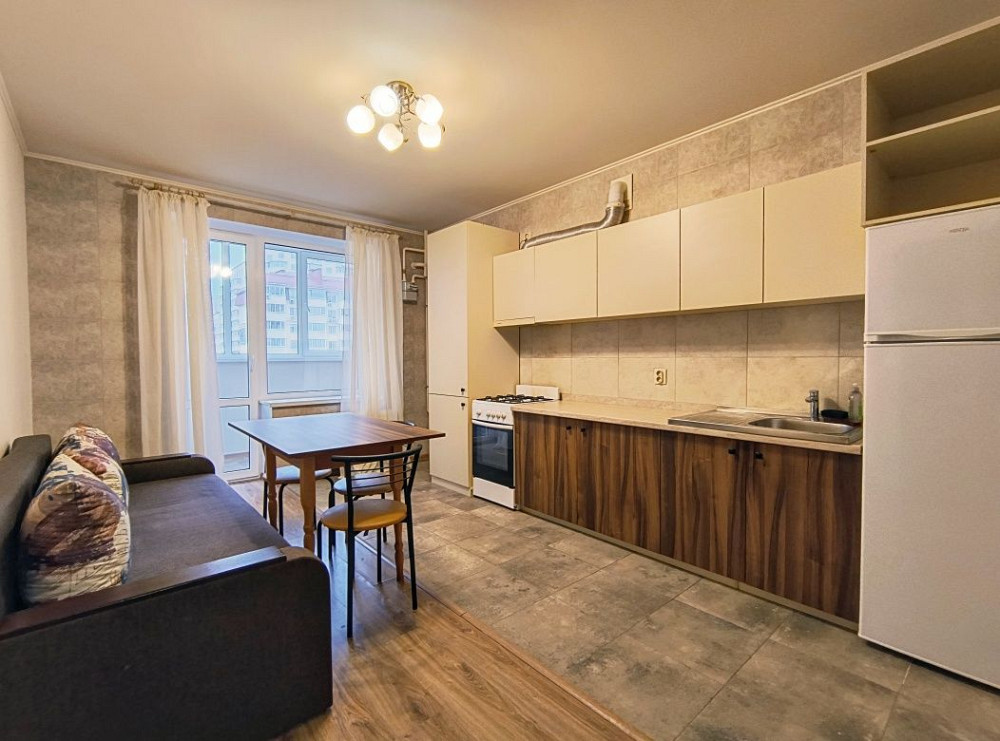 З диваном, ліжком та балконом 1 кім  в ЖК Київський маєток Софиевская Борщаговка - изображение 2