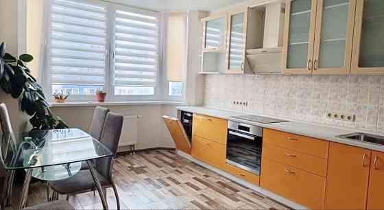 Оренда 2-х кімн квартири 78 кв.м Позняки вул.Пчілки 6А Киев