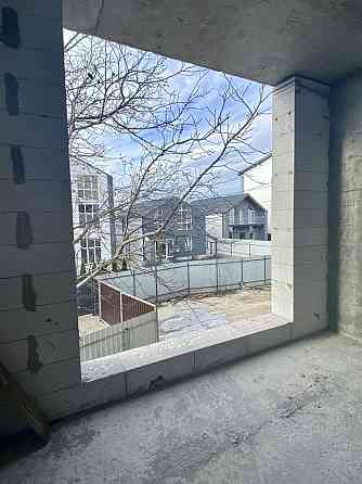 Продаж квартири у новому Ж/К до метро 5 хв Київ