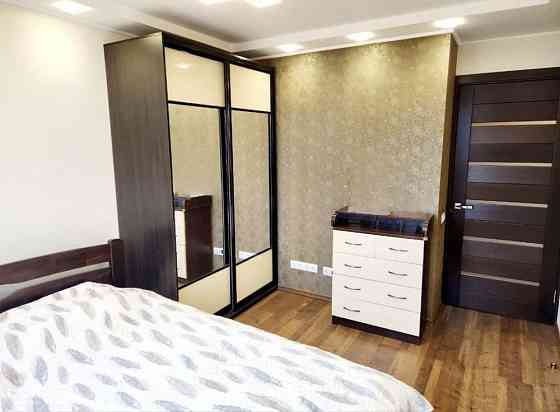 3х к. из. кв. в 900 -ах метрах от ст. метро. Кап. ремонт.Ср.этаж.Торг Харків