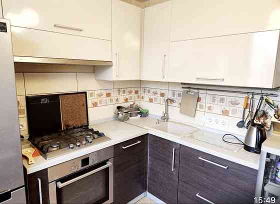 3х к. из. кв. в 900 -ах метрах от ст. метро. Кап. ремонт.Ср.этаж.Торг Харків