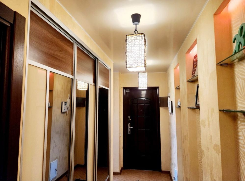 3х к. из. кв. в 900 -ах метрах от ст. метро. Кап. ремонт.Ср.этаж.Торг Харків - зображення 1