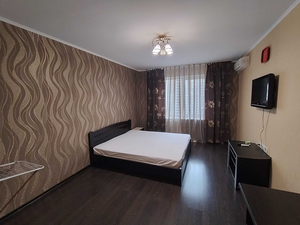 Оренда, Позняки, Ахматової 24, Рівермол. Київ - зображення 1