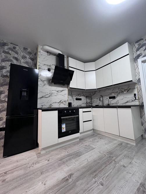 Власник. Квартира з новим дизайнерським ремонтом технікою і мебеллю Вишневе - зображення 2