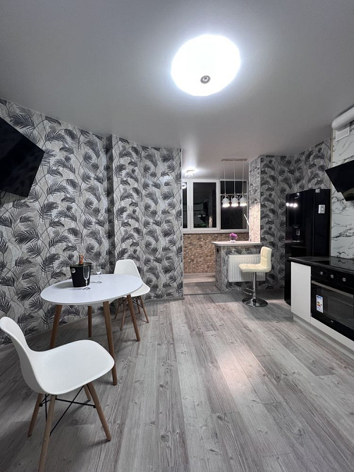 Власник. Квартира з новим дизайнерським ремонтом технікою і мебеллю Вишневе - зображення 1