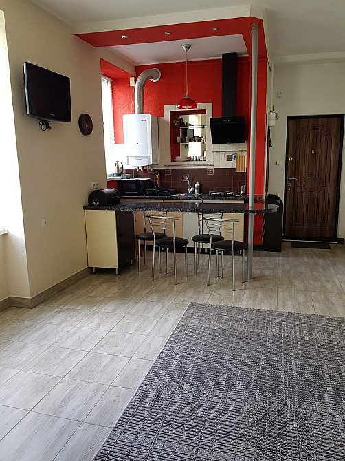 Здається в тихому центрі трьох кімнатна квартира. Мукачево - зображення 1