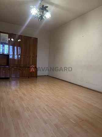 Продам 3 кімнатну теплу квартиру з холом на лівому березі Кам`янське (Запорізька обл.)