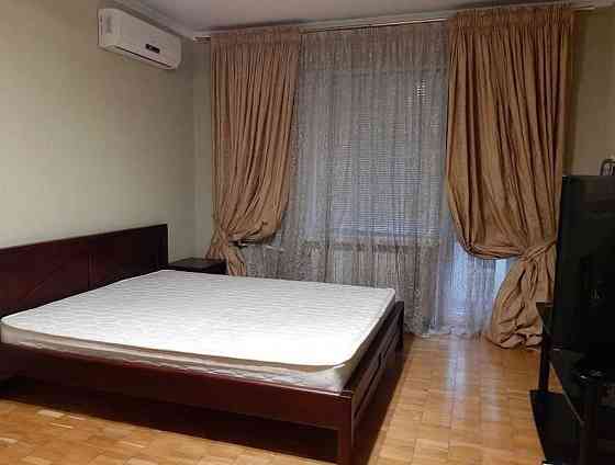 3-5 хвилин до метро Героїв Дніпра Киев