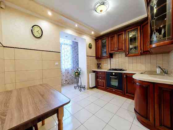 Здається 3-Х кімнатна "ЧЕШКА" на вул.СКАЛЬДА (Комарова) р-н 6 школи. Черновцы