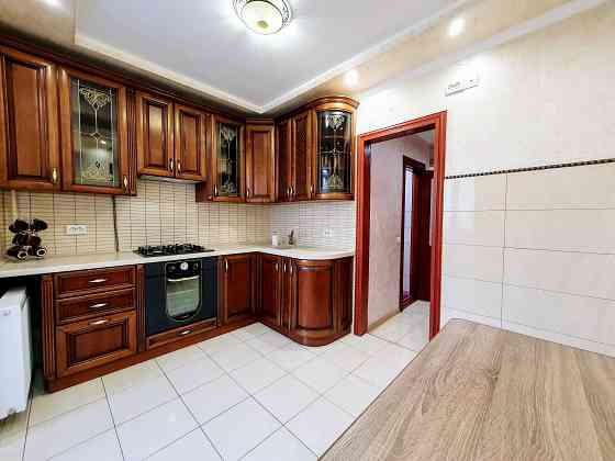 Здається 3-Х кімнатна "ЧЕШКА" на вул.СКАЛЬДА (Комарова) р-н 6 школи. Черновцы