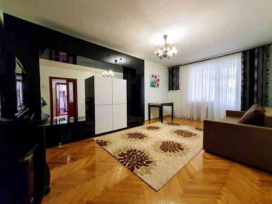 Здається 3-Х кімнатна "ЧЕШКА" на вул.СКАЛЬДА (Комарова) р-н 6 школи. Черновцы