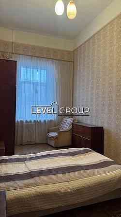 Продам 2-к в царському будинку з фасадним парадним. Ліфт. Киев