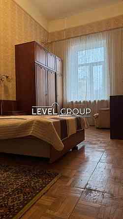 Продам 2-к в царському будинку з фасадним парадним. Ліфт. Киев