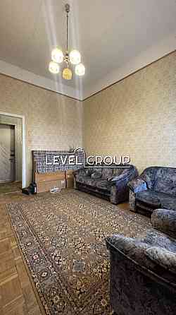 Продам 2-к в царському будинку з фасадним парадним. Ліфт. Киев