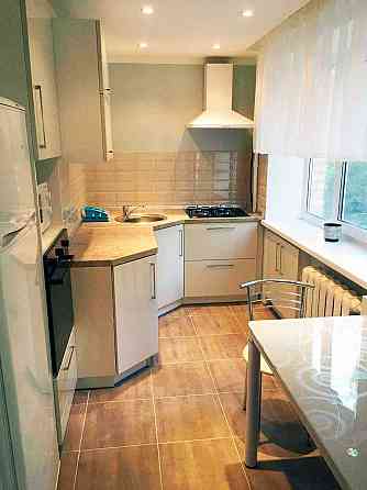 Аренда 2к квартиры в Центре, 46м2, Леси Украинки 28, метро Печерская Киев