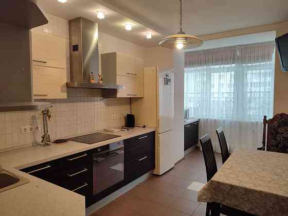 М. Виставковий центр Здановської 52/3 оренда  3-х кім квартира Київ