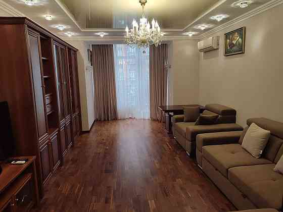 М. Виставковий центр Здановської 52/3 оренда  3-х кім квартира Київ