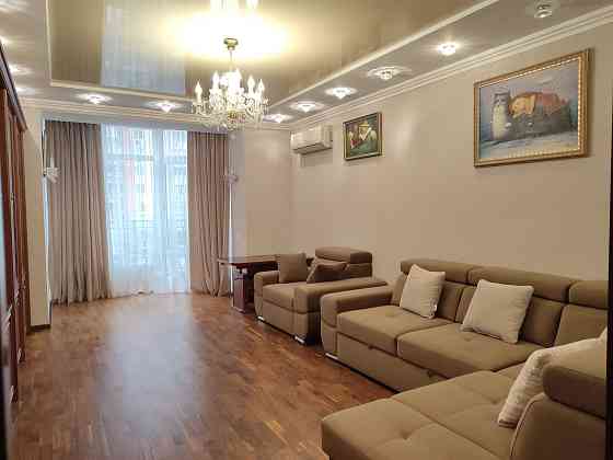 М. Виставковий центр Здановської 52/3 оренда  3-х кім квартира Київ