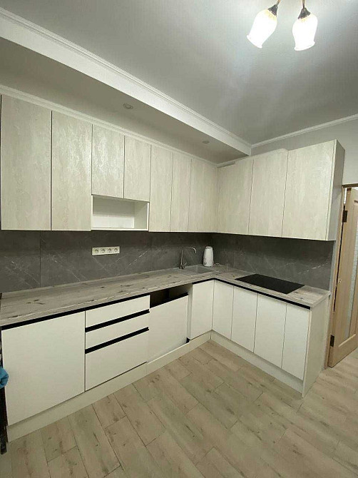 Двокімнатна квартира в центрі міста ! Менше 1000$ за м2! Вишневое - изображение 1