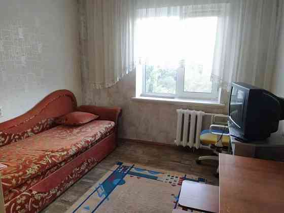 Продам трикімнатну Кубанської України 22 Киев