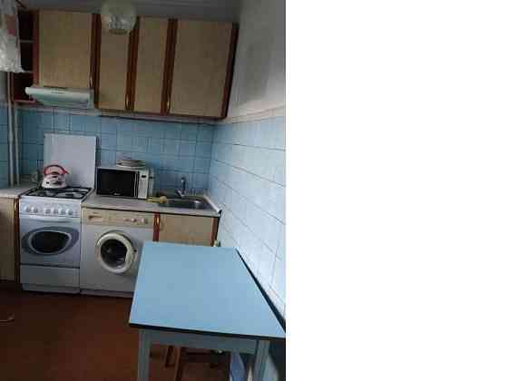 Продам трикімнатну Кубанської України 22 Киев