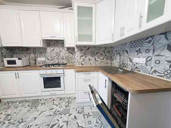 Здам ПРОСТОРУ 2к НОВОБУДОВУ, РІВНЕНСЬКА (роддом), МАКС комплектація! Черновцы