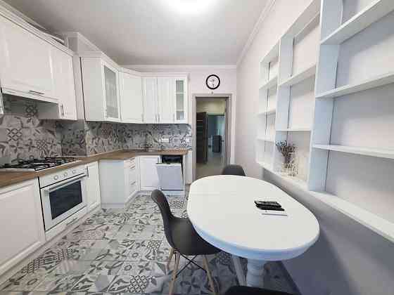 Здам ПРОСТОРУ 2к НОВОБУДОВУ, РІВНЕНСЬКА (роддом), МАКС комплектація! Черновцы