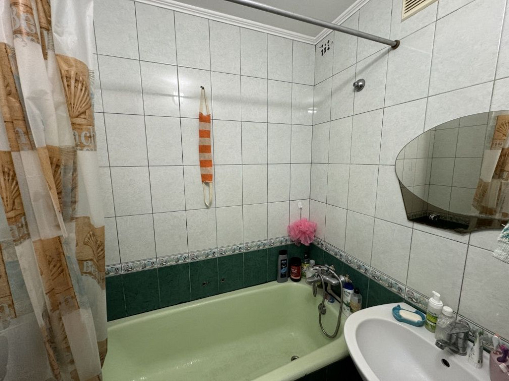 Велика 3к квартира в центрі міста! Терміново 68м2 Ирпень - изображение 3