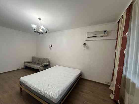 Оренда 2 кім Градинська 10А Троєщина Деснянський Киев