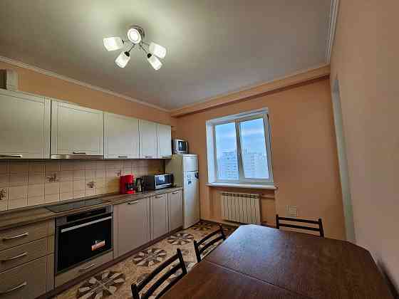 Оренда однокімнатної квартири 38m2 по вул. Радунська, Троєщина Киев