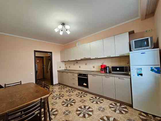 Оренда однокімнатної квартири 38m2 по вул. Радунська, Троєщина Киев