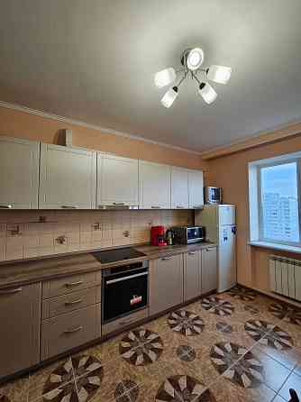 Оренда однокімнатної квартири 38m2 по вул. Радунська, Троєщина Киев