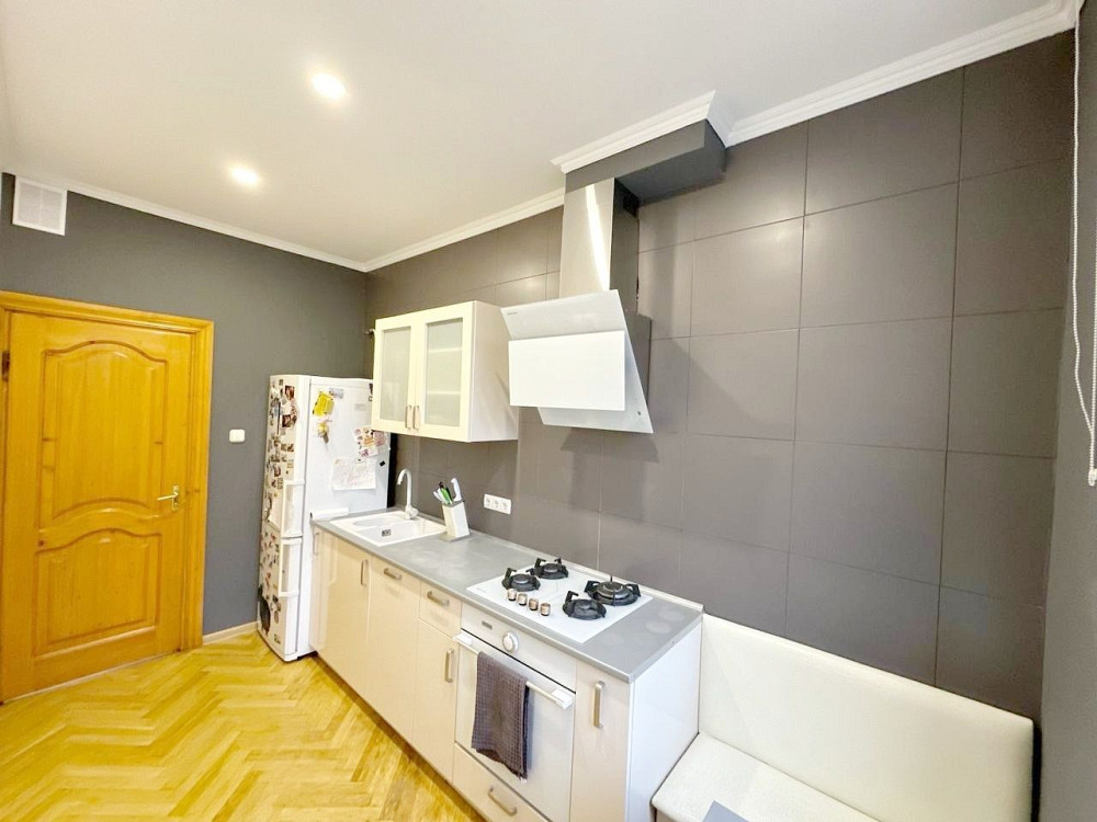 2 кімн квартира з ремонтом в центрі міста Черновцы - изображение 2