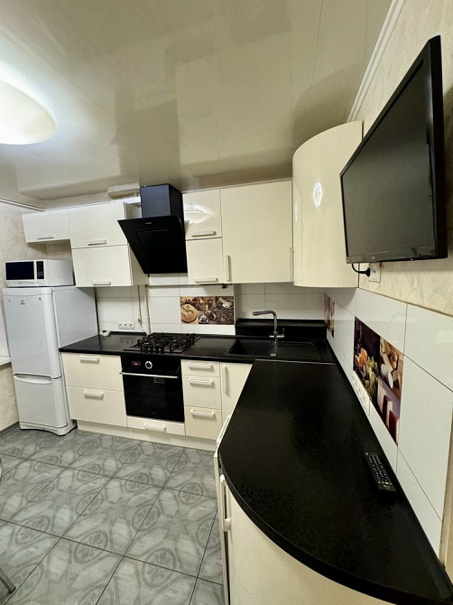 Продам 3к жм Покровский 71 м2. Днепр - изображение 1