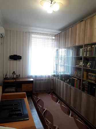 Продам 3- к. велику квартиру в центрі міста Запоріжжя