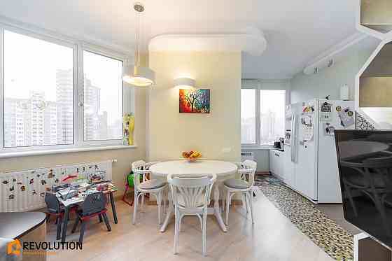 БЕЗ КОМІСІЇ; 3-х кімнатна кв.; вул. Анни Ахматової 34; Киев