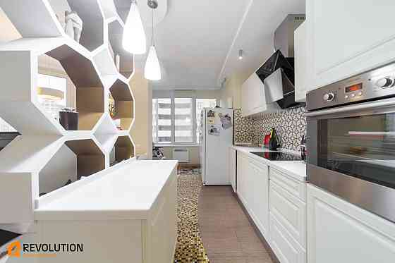 БЕЗ КОМІСІЇ; 3-х кімнатна кв.; вул. Анни Ахматової 34; Киев