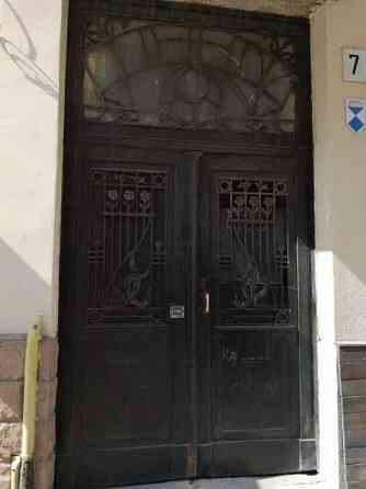 Продам 1-кімнатну квартиру, площа Ринок, вул. Братів Рогатинців, 7 Львів