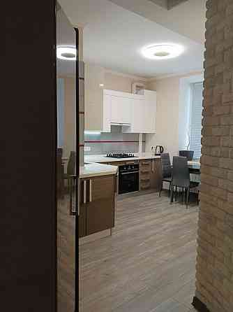 Сдаю большую 2х комн квартиру  в центре Днепра,низ пр Поля Дніпро