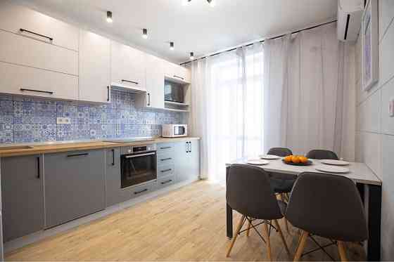 Сдам квартиру новострой метро Защитников Украины Харьков