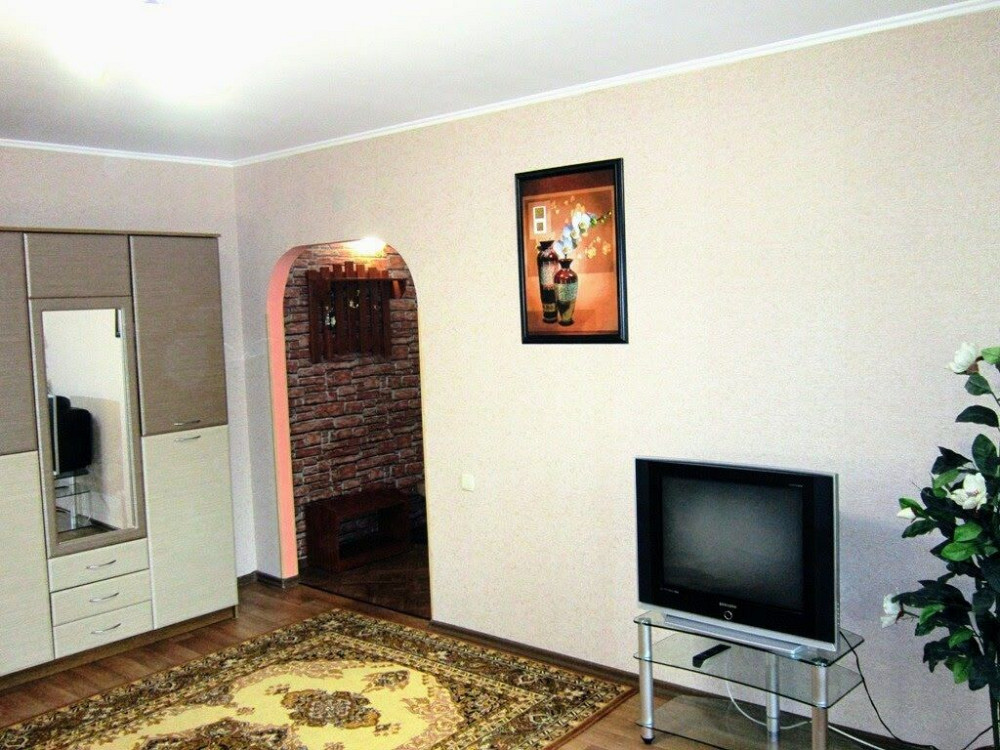 Сучасна квартира в Центрі . Перший поверх . Вікна на Миколаїв . Херсон - зображення 2