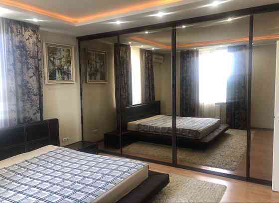 Терміново! Велика трикімнатна квартира! Киев