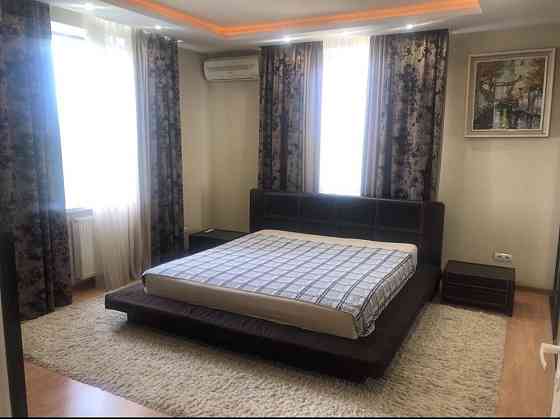 Терміново! Велика трикімнатна квартира! Киев