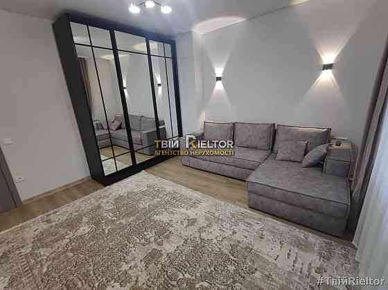 2 кімнатна квартира + кухня студія в самому центрі міста. Черновцы