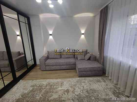 2 кімнатна квартира + кухня студія в самому центрі міста. Черновцы