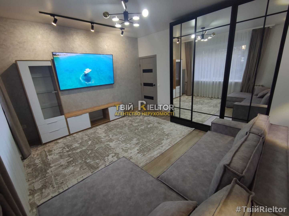 2 кімнатна квартира + кухня студія в самому центрі міста. Чернівці - зображення 1