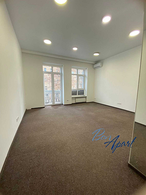 Офіс в центрі міста Пирогова м.Театральна Університет 5 хв Киев - изображение 1