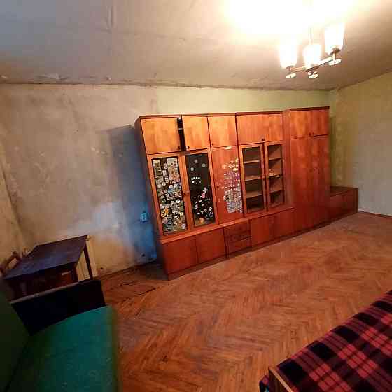 продам 1-кімн. Вітряні гори 28м2 в цегляному будинку під ремонт Киев