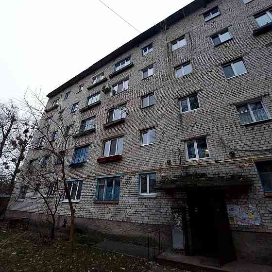 продам 1-кімн. Вітряні гори 28м2 в цегляному будинку під ремонт Киев