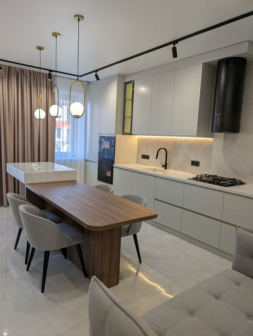 Стильна квартира з окремими 2 кімнатами в тихому центрі Ивано-Франковск - изображение 1